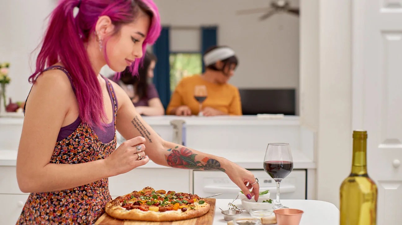 ženy vaří na večeři