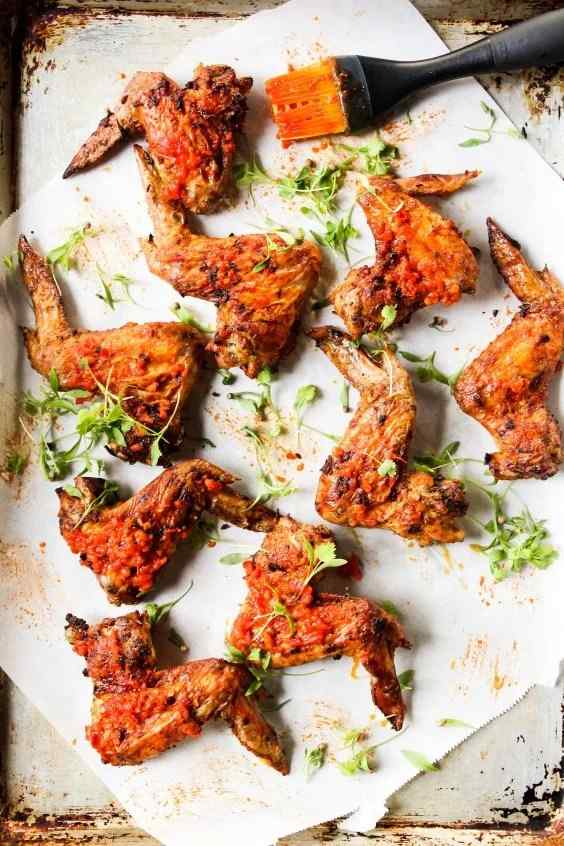 6. Alitas al horno con curry y harissa