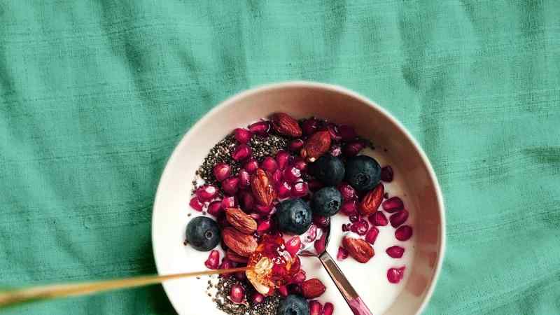 hjemmelavet yoghurt med frugttoppe